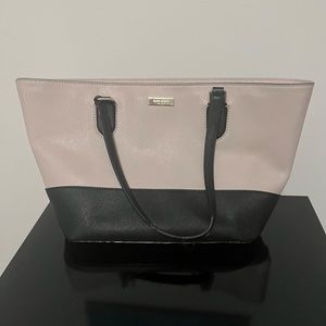 KATE SPADE CREAM AND NAVY WOMEN’S SHOULDER HANDBAG!!EXCELLENT CONDITION!! $18